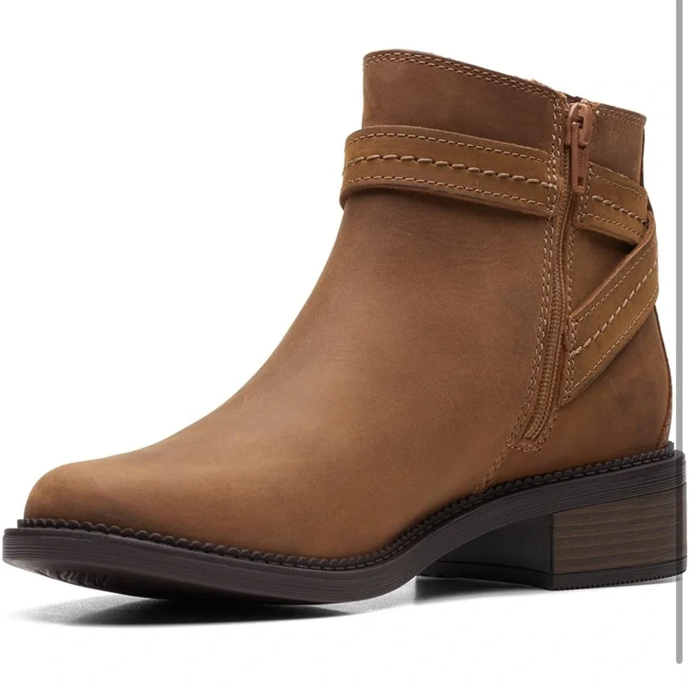 Clarks Women's Maye Strap Chelsea Boot size 6 NWT